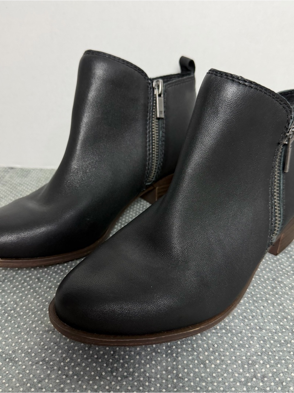 Lucky Brand Women’s Black Ankle Bootie with Side Zipper size 7w - Picture 3 of 9